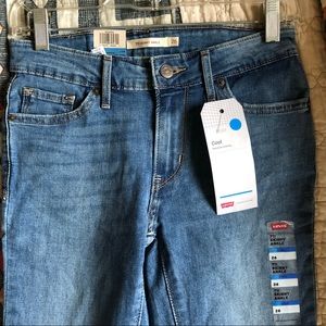 NWT Levi’s 711 Skinny Jean
